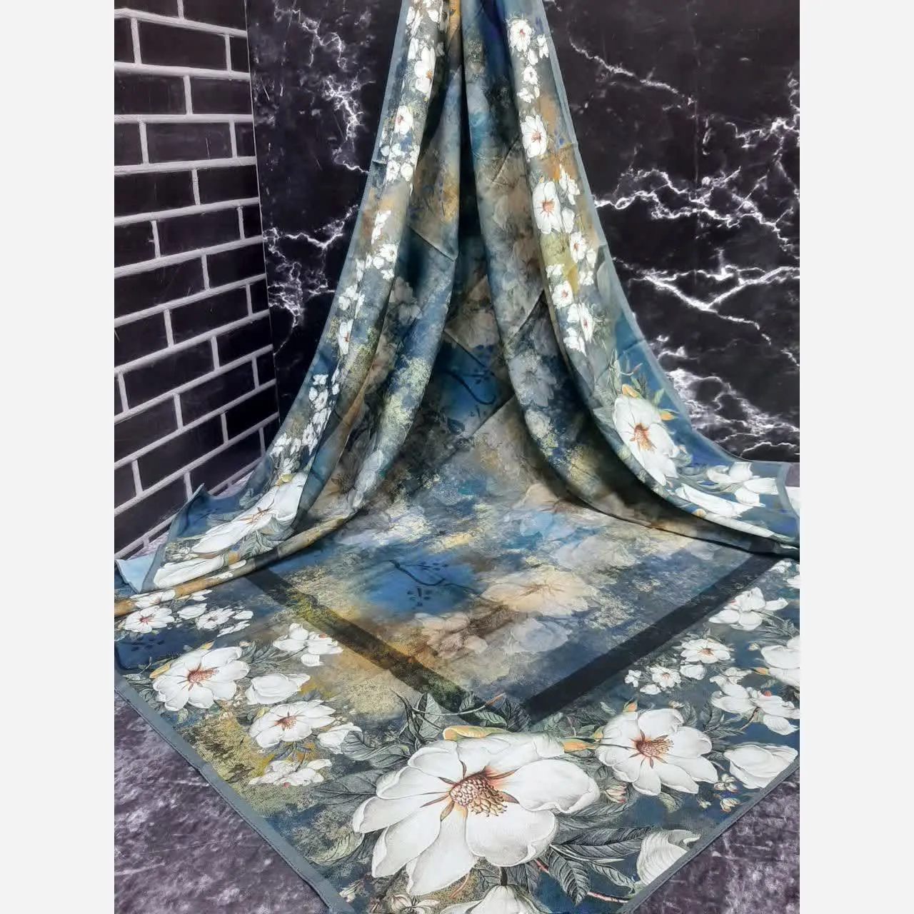 روسری نخی طرح پتینه دور گل سه بعدی